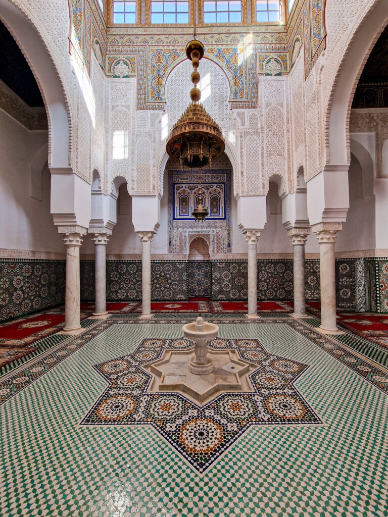 Dettaglio architettura e marmi interno Mausoleo Moulay Ismaïl Meknès