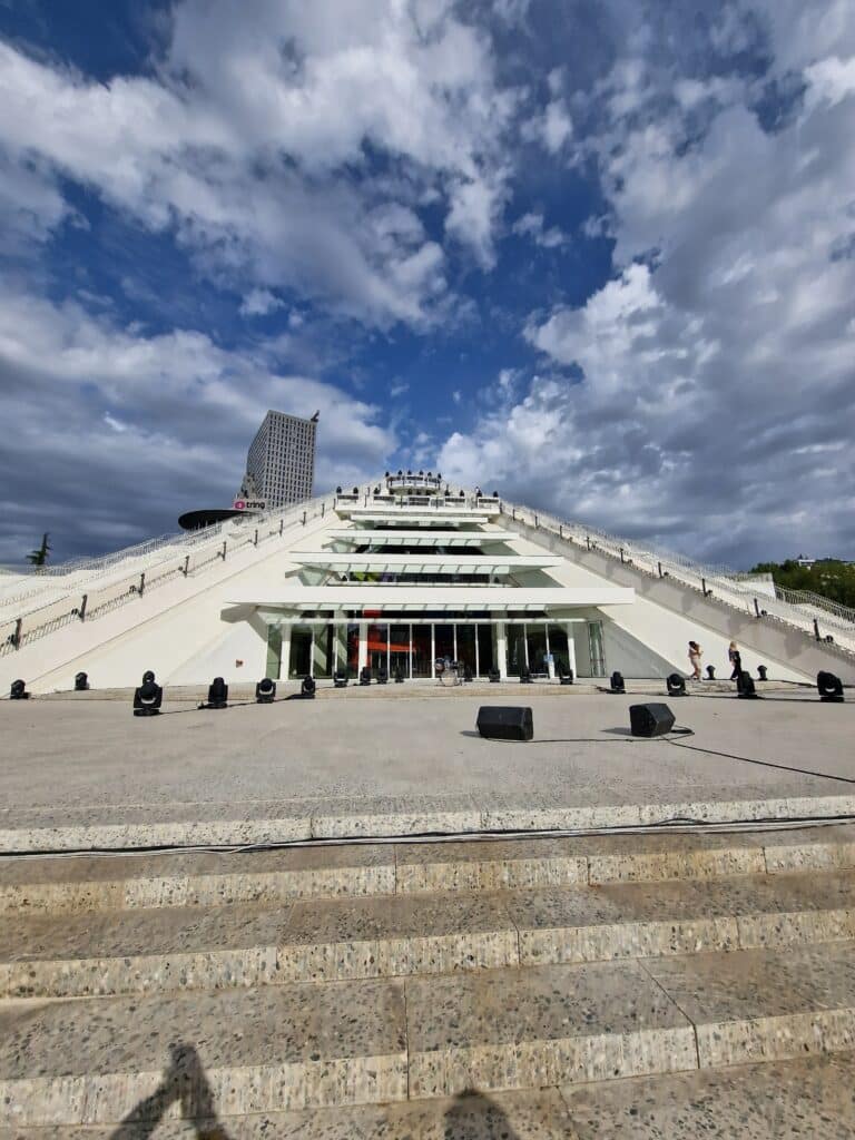 Piramide a Tirana
